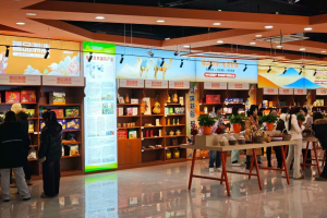 阜康供销社产地直连直播现场，接地气爆款