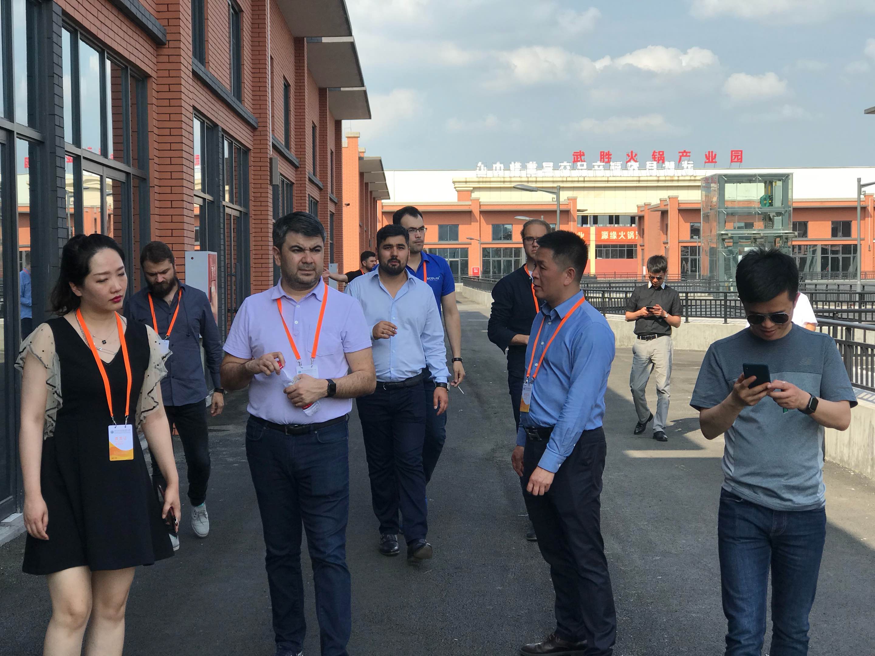 大模型猛吃存储空间，AI手机开堆大内存